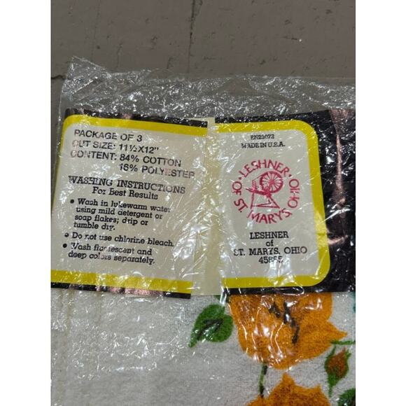 Leshner of St Mary's, Ohio Vintage Floral Wash Cloths Package of 3 - Picture 4 of 5